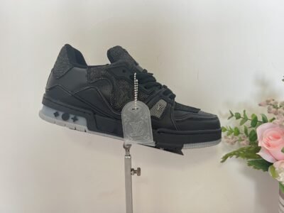 Louis Vuitton LV 9th