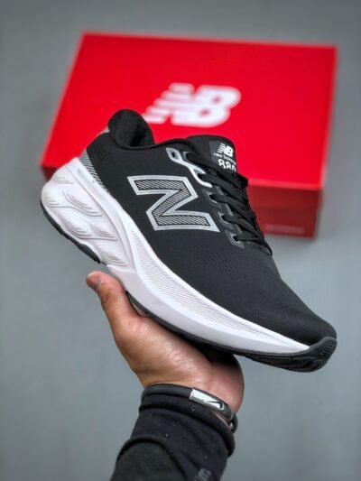 New Balance 880