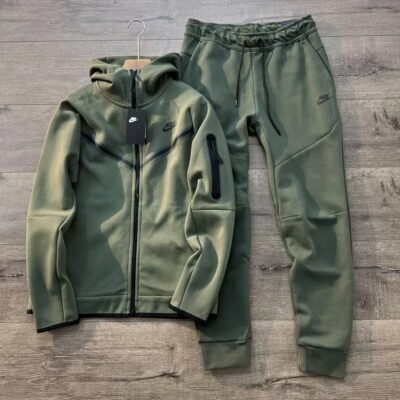 Nike NSW Tech Fleece Sportswear set