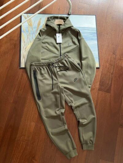 Nike NSW Tech Fleece Sportswear set