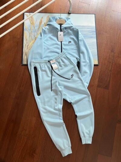 Nike NSW Tech Fleece Sportswear set