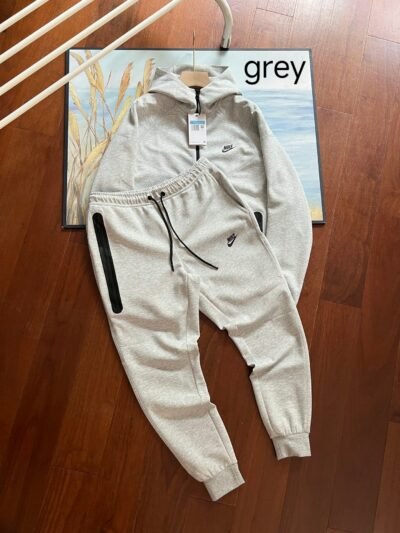 Nike NSW Tech Fleece Sportswear set